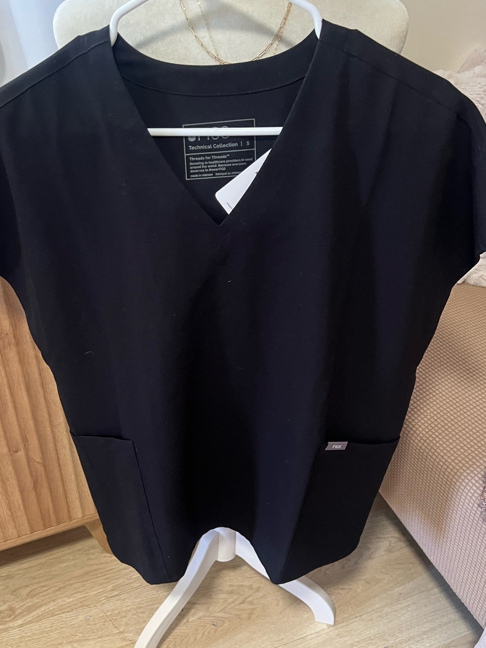 Womens V-Neck Scrub Shirt with Front Pockets - Technical Collection